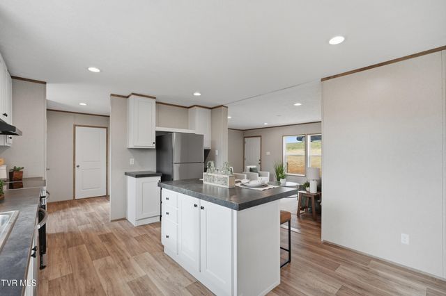 1409 Ben Gamble Road, Jonesborough, TN 37659