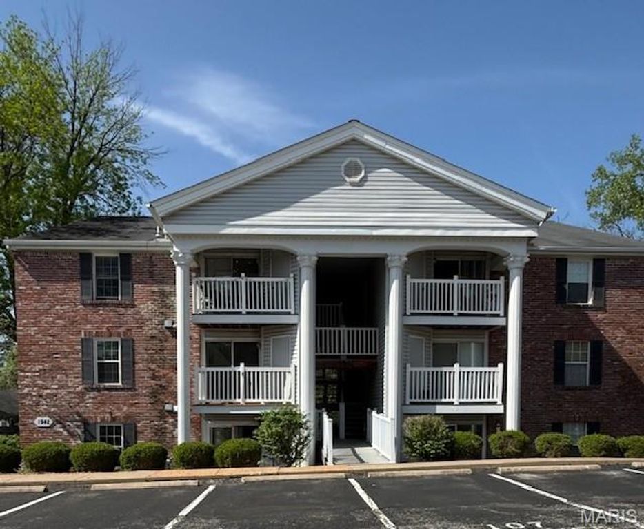 1942 Marine Terrace Drive G, St Louis, MO 63146