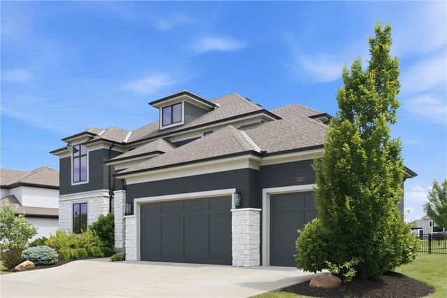 3211 NE 102nd Terrace, Kansas City, MO 64155
