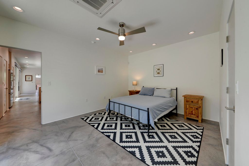 Image 12 of property listing at 1508 San Patricio Avenue SW, Albuquerque, NM 87104