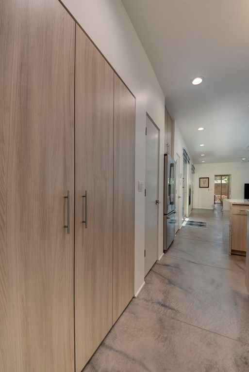 Image 13 of property listing at 1508 San Patricio Avenue SW, Albuquerque, NM 87104