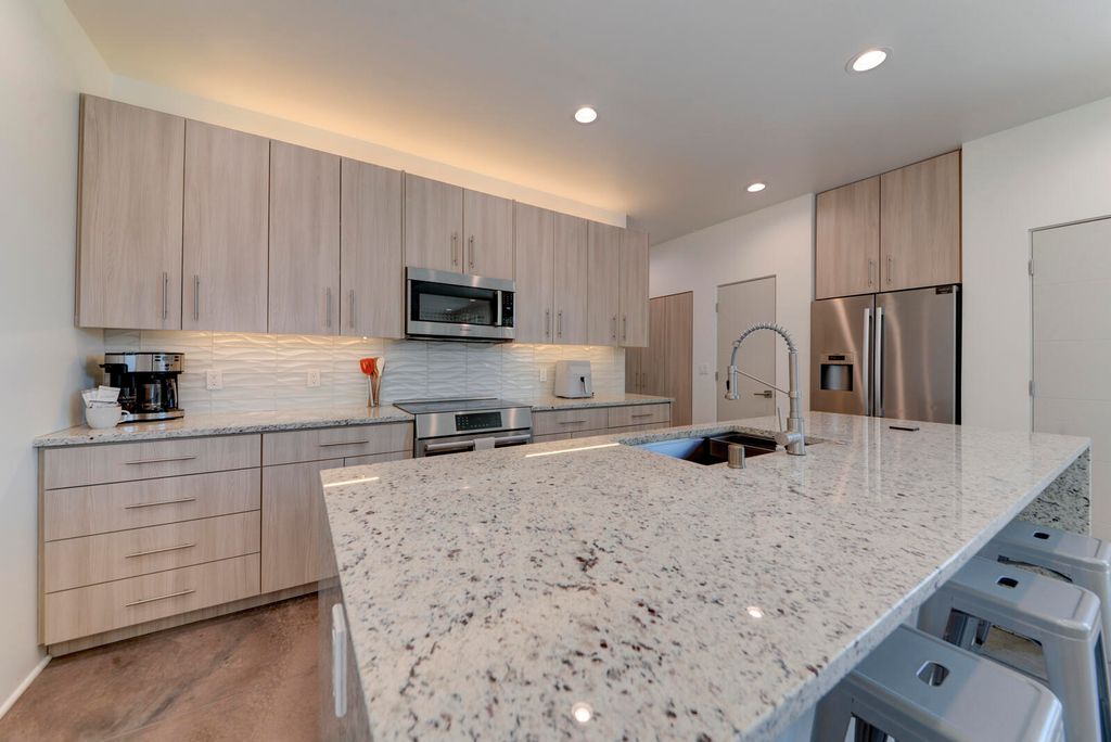 Image 15 of property listing at 1508 San Patricio Avenue SW, Albuquerque, NM 87104