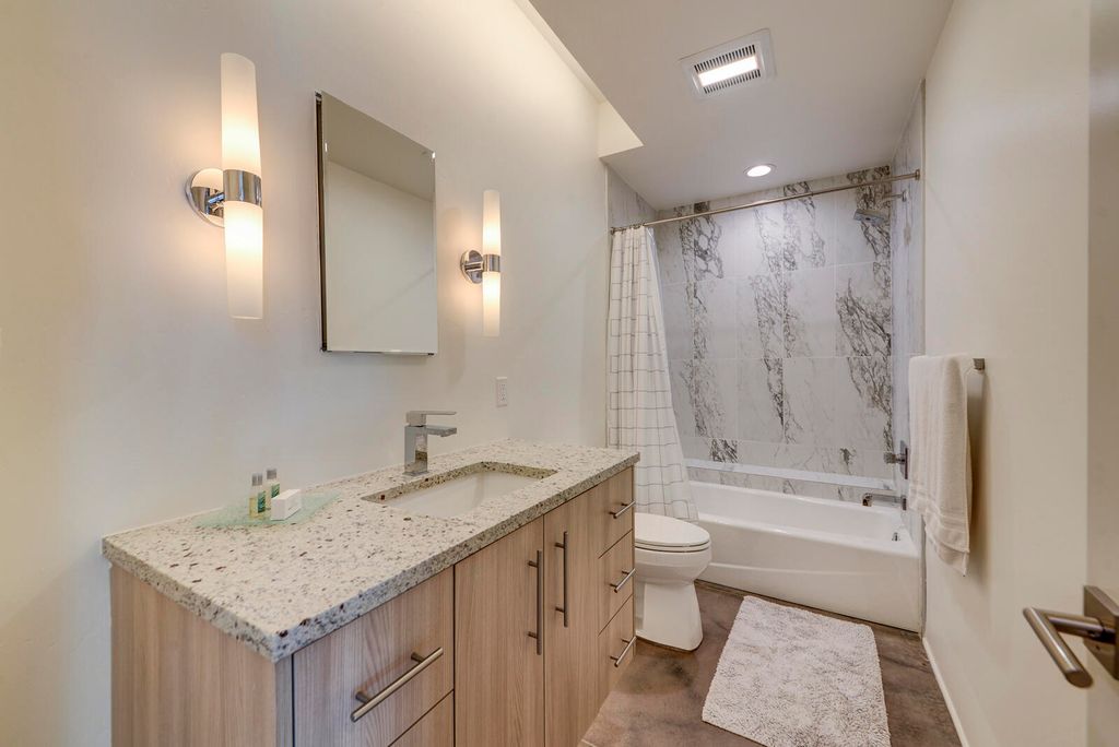 Image 16 of property listing at 1508 San Patricio Avenue SW, Albuquerque, NM 87104