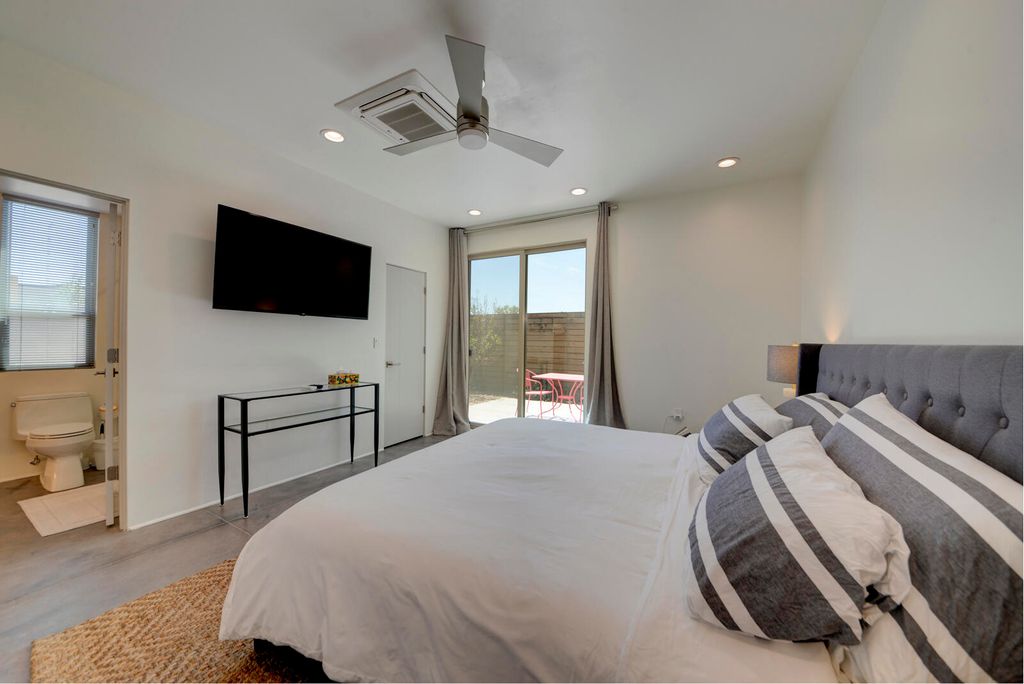 Image 24 of property listing at 1508 San Patricio Avenue SW, Albuquerque, NM 87104