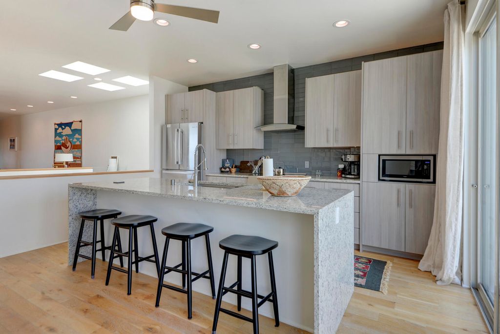 Image 29 of property listing at 1508 San Patricio Avenue SW, Albuquerque, NM 87104