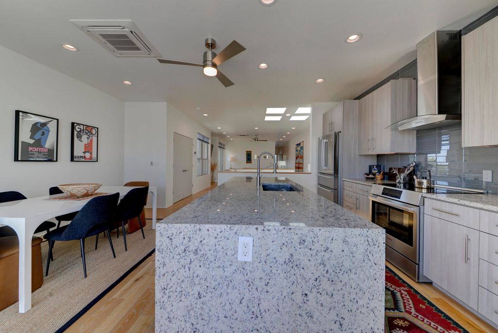 Image 32 of property listing at 1508 San Patricio Avenue SW, Albuquerque, NM 87104