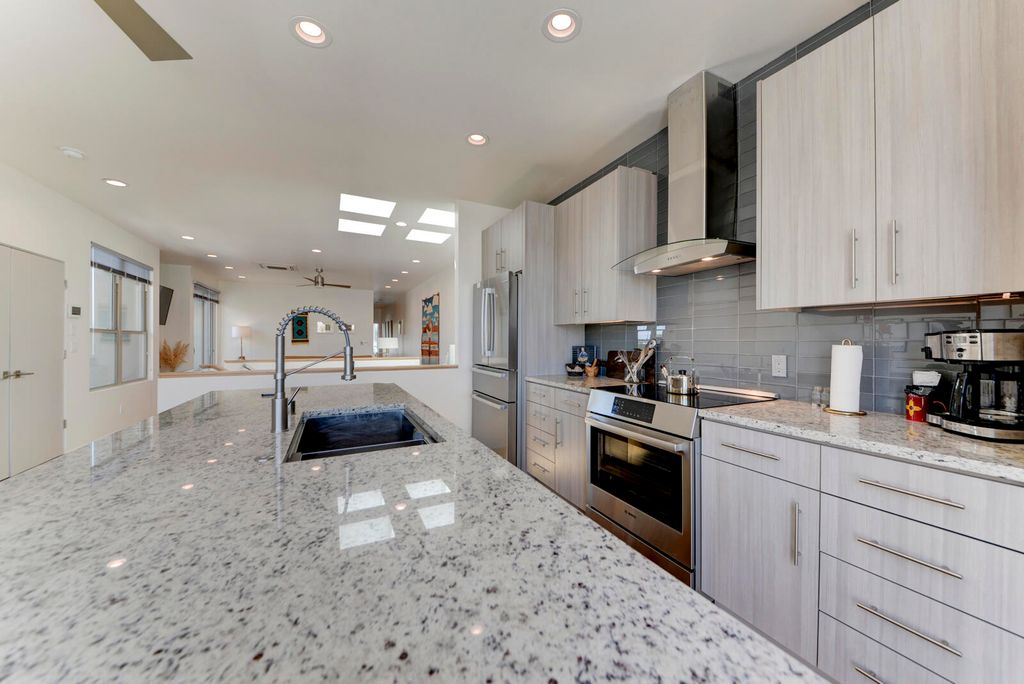 Image 33 of property listing at 1508 San Patricio Avenue SW, Albuquerque, NM 87104