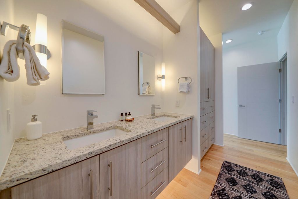 Image 41 of property listing at 1508 San Patricio Avenue SW, Albuquerque, NM 87104