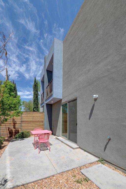 Image 6 of property listing at 1508 San Patricio Avenue SW, Albuquerque, NM 87104