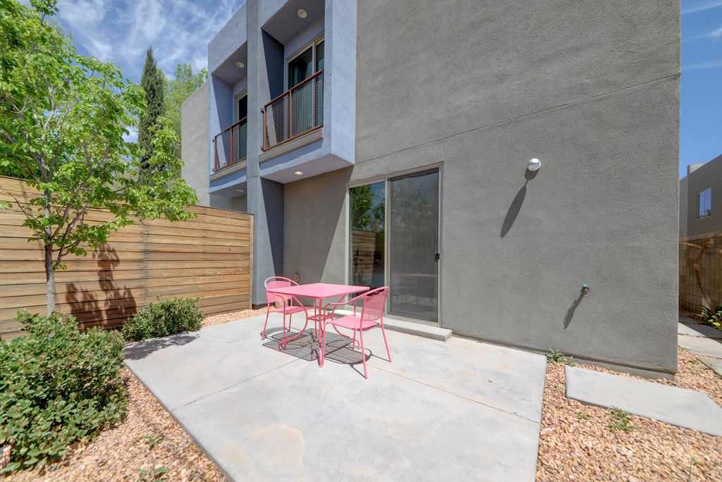 Image 8 of property listing at 1508 San Patricio Avenue SW, Albuquerque, NM 87104