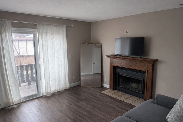 2004 Tracy Drive 5, Bloomington, IL 61704