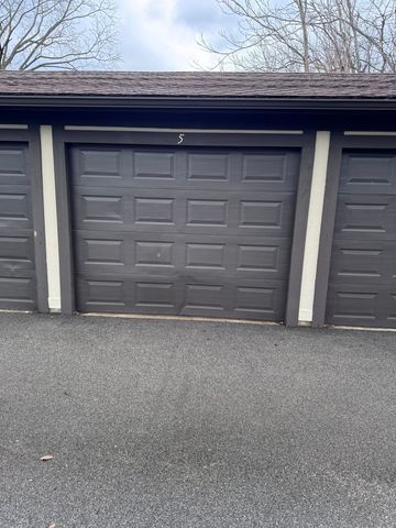 2004 Tracy Drive 5, Bloomington, IL 61704