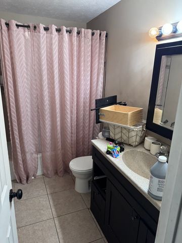 2004 Tracy Drive 5, Bloomington, IL 61704