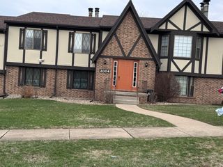 2004 Tracy Drive 5, Bloomington, IL 61704