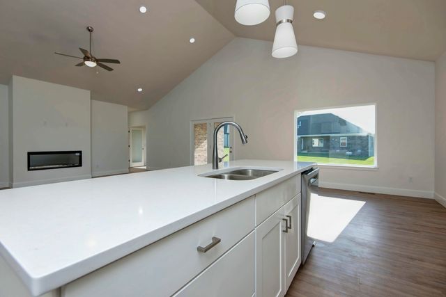 5896 Applewood Avenue, Springfield, MO 65810