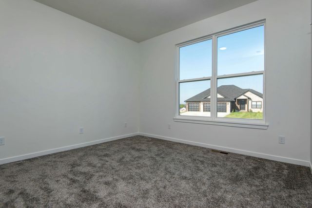 5896 Applewood Avenue, Springfield, MO 65810