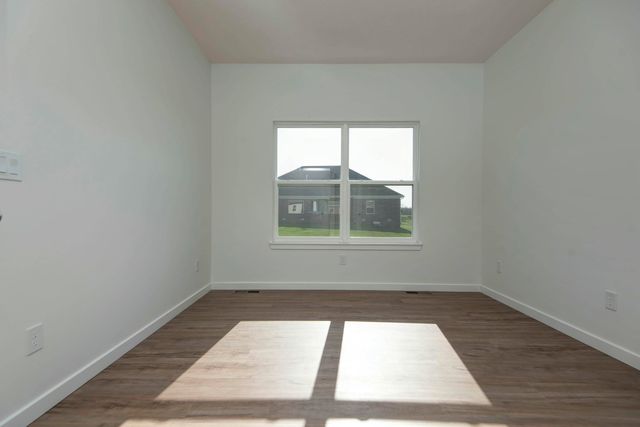 5896 Applewood Avenue, Springfield, MO 65810