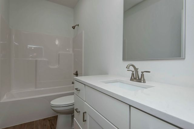 5896 Applewood Avenue, Springfield, MO 65810