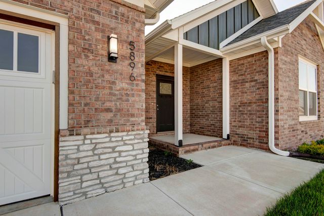 5896 Applewood Avenue, Springfield, MO 65810
