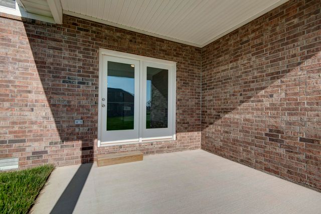 5896 Applewood Avenue, Springfield, MO 65810