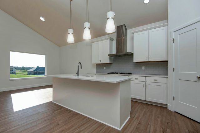 5896 Applewood Avenue, Springfield, MO 65810