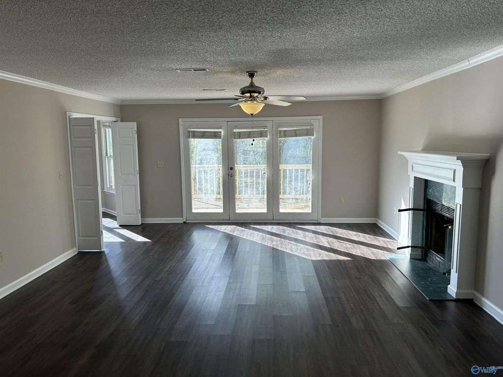 550 Farmingdale Drive, Huntsville, AL 35803