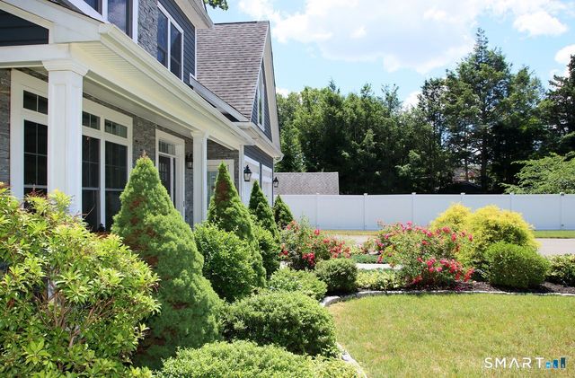 2095 Whitney Avenue, North Haven, CT 06473
