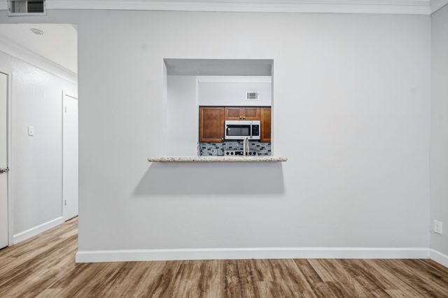 3800 Tanglewilde Street 108, Houston, TX 77063