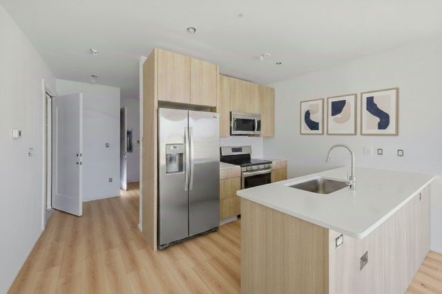 1035 Commonwealth Ave 301, Boston, MA 02215