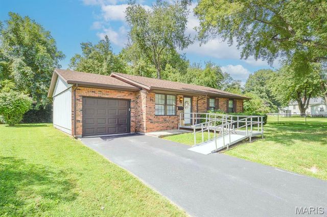 47 Belle Crest Drive, Belleville, IL 62221