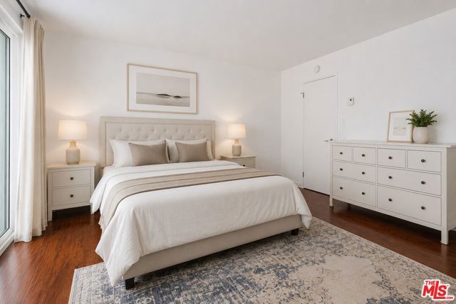 11836 Mayfield Avenue 9, Los Angeles, CA 90049