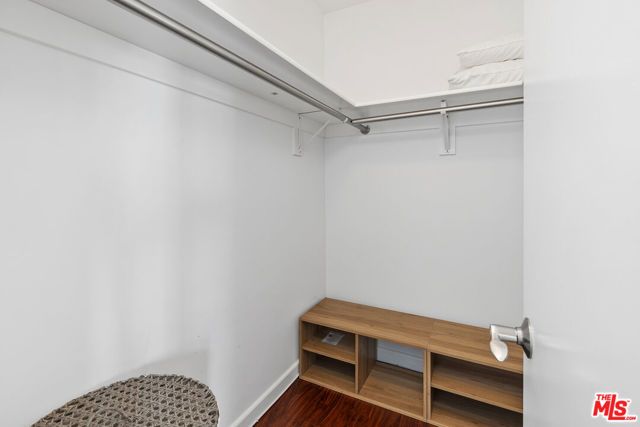 11836 Mayfield Avenue 9, Los Angeles, CA 90049