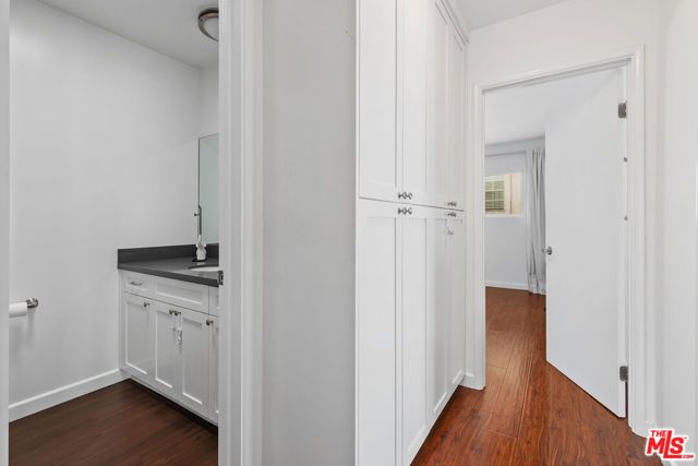 11836 Mayfield Avenue 9, Los Angeles, CA 90049