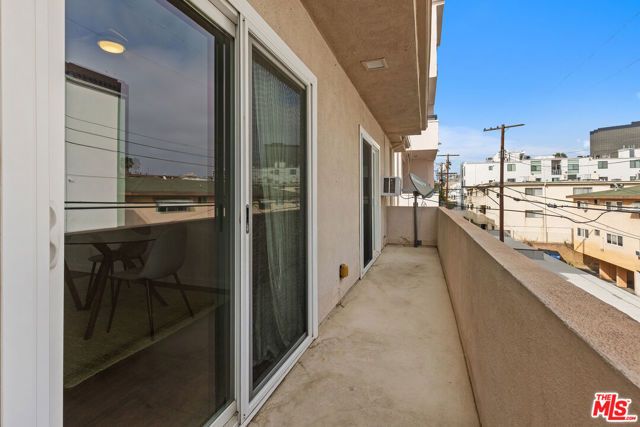 11836 Mayfield Avenue 9, Los Angeles, CA 90049