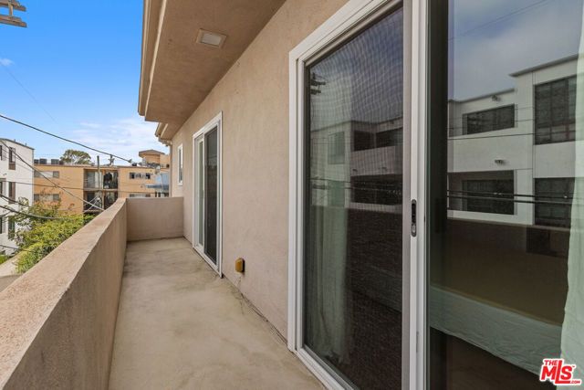 11836 Mayfield Avenue 9, Los Angeles, CA 90049
