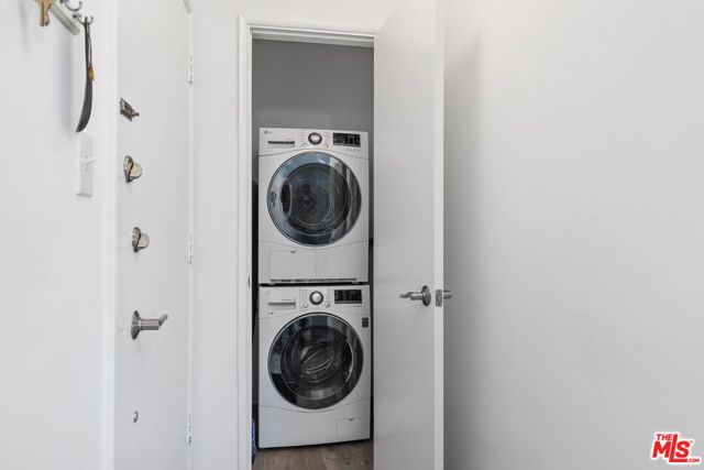 11836 Mayfield Avenue 9, Los Angeles, CA 90049