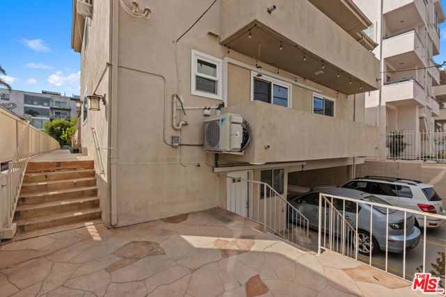 11836 Mayfield Avenue 9, Los Angeles, CA 90049