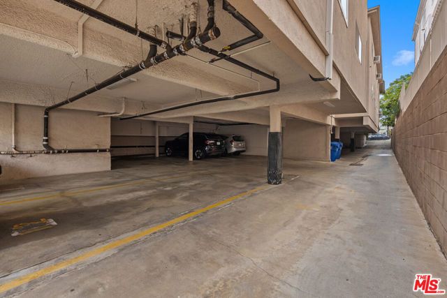 11836 Mayfield Avenue 9, Los Angeles, CA 90049