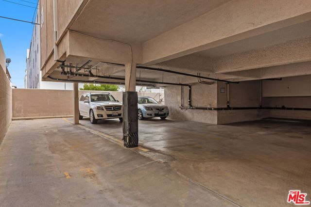 11836 Mayfield Avenue 9, Los Angeles, CA 90049