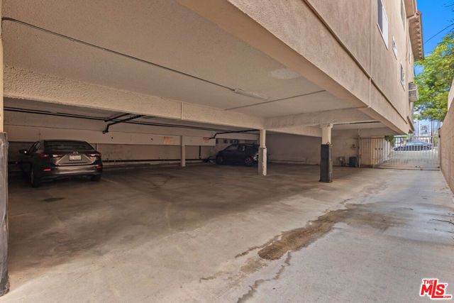 11836 Mayfield Avenue 9, Los Angeles, CA 90049