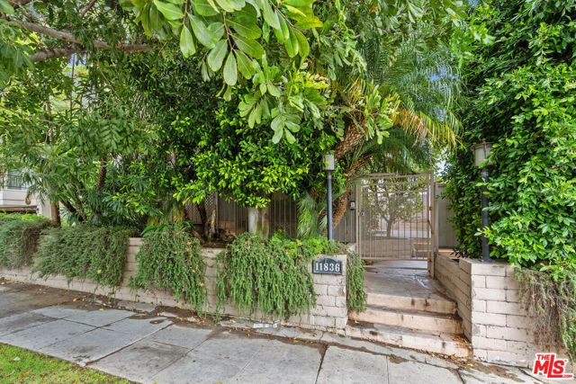 11836 Mayfield Avenue 9, Los Angeles, CA 90049