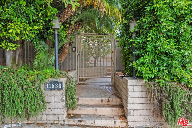 11836 Mayfield Avenue 9, Los Angeles, CA 90049