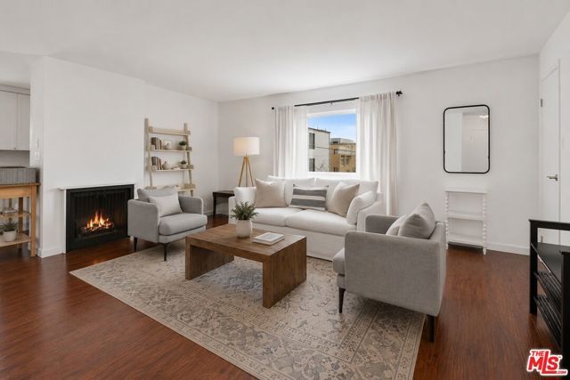 11836 Mayfield Avenue 9, Los Angeles, CA 90049