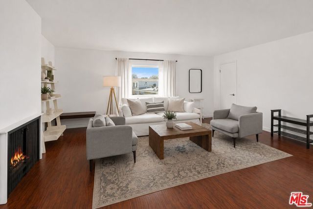 11836 Mayfield Avenue 9, Los Angeles, CA 90049
