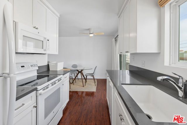 11836 Mayfield Avenue 9, Los Angeles, CA 90049
