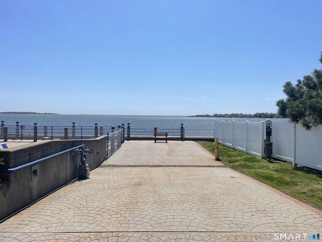 133 Harbor Close Road, New Haven, CT 06519