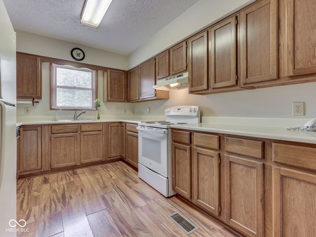 6407 Friendship Circle 15, Indianapolis, IN 46268