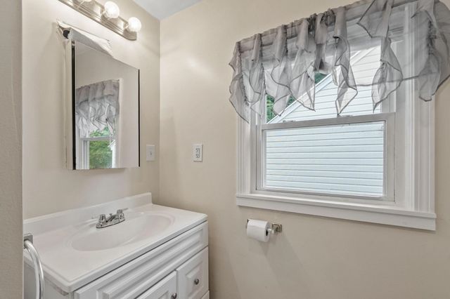 406 Lincoln St, Fitchburg, MA 01420