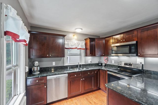 406 Lincoln St, Fitchburg, MA 01420