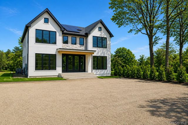 14 Ridge Road, Southampton, NY 11968